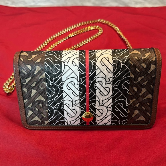 Burberry Logo Women's PVC
Leather Chain/Shoulder Wallet Brown,Multi... BF570741 - Picture 1 of 9